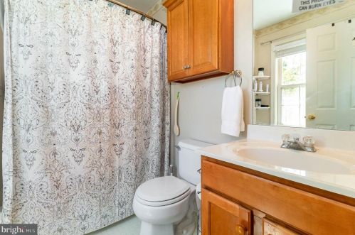 15 Sussex Dr, Carlisle PA 17013-4804 exterior