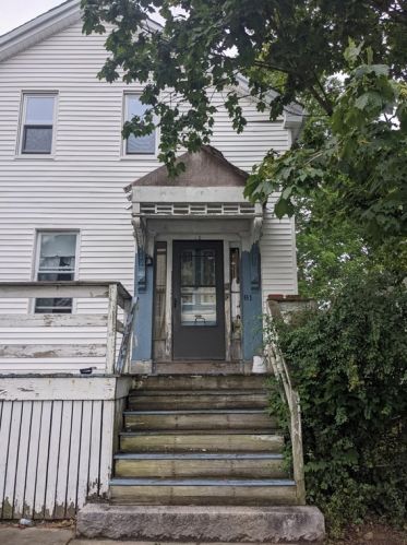 81 Chestnut St, New Bedford MA  02740-5212 exterior