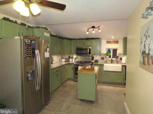 129 Progress Ave, West Deptford NJ 08096-1211 exterior