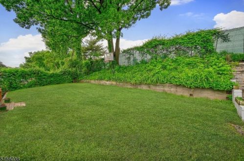 205 Fairway Ave, Belleville NJ 07109-1401 exterior