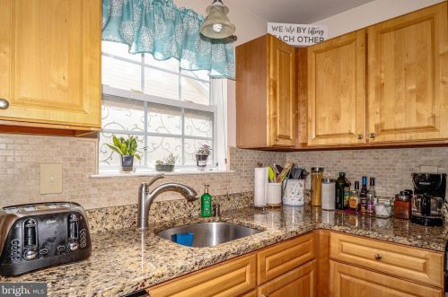 9 Canal Vw Dr, Trenton NJ 08648-1319 exterior