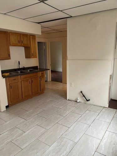 143 Dorchester St, Worcester, MA 01604-4834