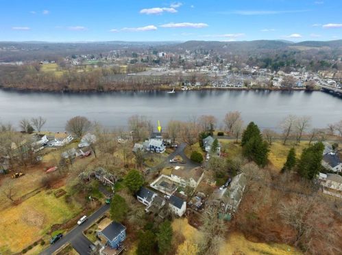 342 Main St, Groveland MA 01834-1346 exterior