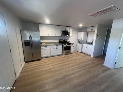 9644 11 Ave, Phoenix AZ 85021-8021 exterior