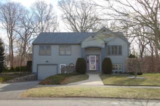 9 Windjammer Dr, Dartmouth, MA 02748-2018