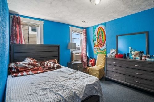 142 Marlborough St, Chelsea MA 02150-2910 exterior