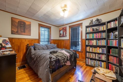 24 Fairbanks St, Worcester MA 01610-2104 exterior