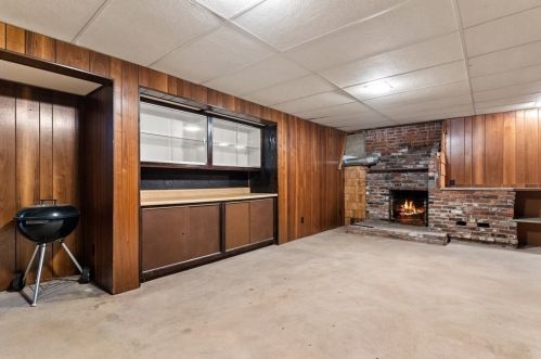 37 Spruce St, Milton MA 02186-4633 exterior