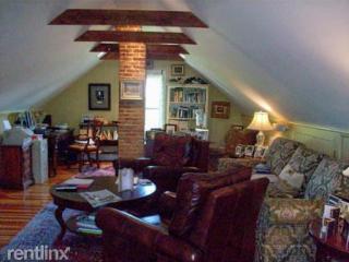 984 Chestnut St, Newton MA  02464-1102 exterior