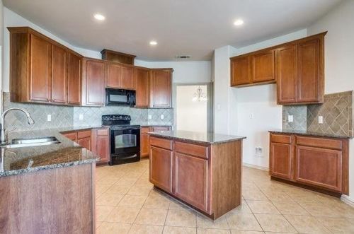 5421 Grenada Dr, Fort Worth TX 76119-8502 exterior