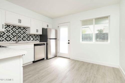 2302 29 St, Phoenix AZ 85048-7730 exterior