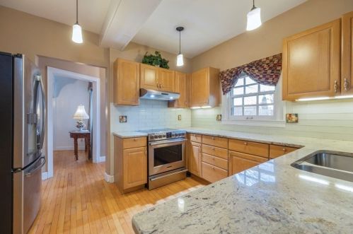 7 Crown St, Worcester MA  01609-2033 exterior