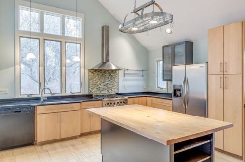 3 Bassett Wood Rd, Harwich MA 02645-2470 exterior