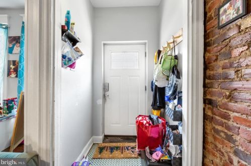 1831 20th St, Philadelphia, PA 19145-2036