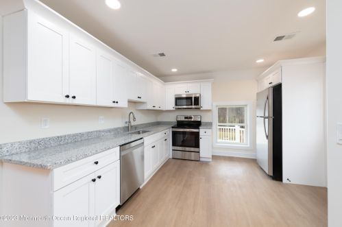 431 Cooper Rd, Tinton Falls NJ  07701-6013 exterior