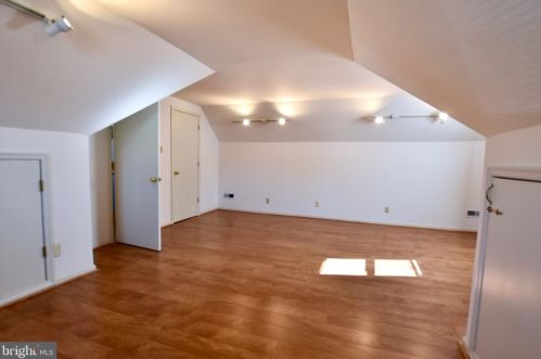 353 Hendrickson Ave, West Deptford NJ 08096-1327 exterior