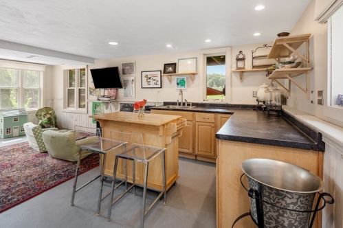 6 Chestnut Rd, Hingham MA 02043-1415 exterior