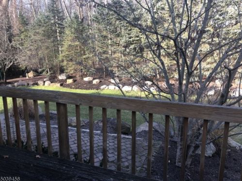 21 Mann Ave, East Hanover NJ 07936-3204 exterior