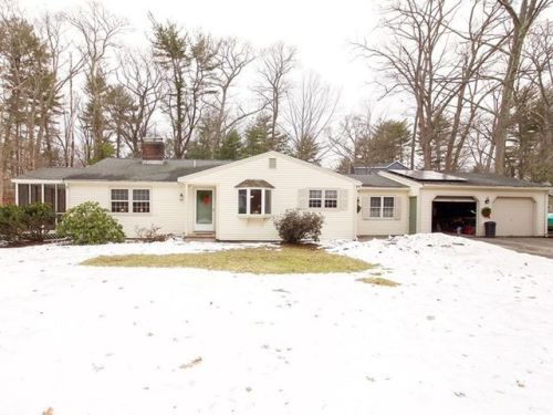 9 Oak Dr, Topsfield MA  01983-1308 exterior