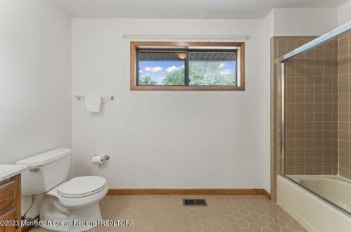 73 Wigwam Ln, Tinton Falls NJ 07724-3176 exterior