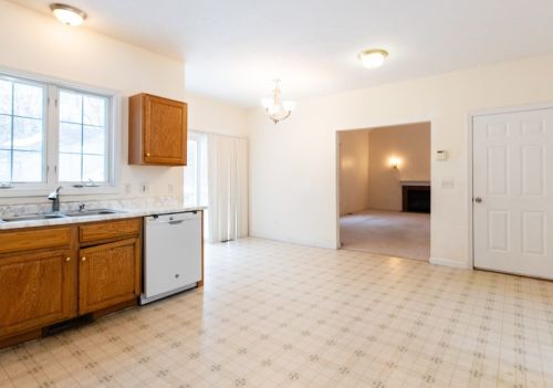 20 Saffron Dr, Worcester MA 01605-4024 exterior