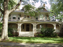 62 Lenox St, Newton, MA 02465-3014