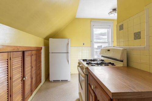 7 Bellingham Ave, Everett MA 02149-1218 exterior