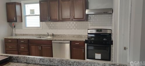 613 Roosevelt Ave, Carteret NJ  07008-2913 exterior