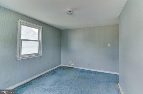 489 Hemlock Ter, West Deptford NJ 08096-2815 exterior