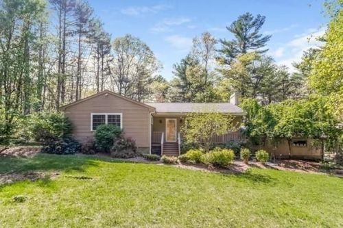 9 Boardman St, Norfolk, MA 02056-1329