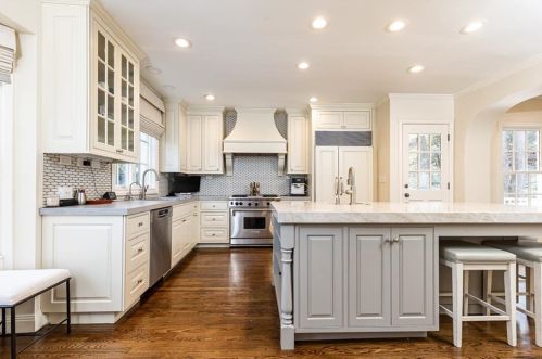 3982 Club Dr, Atlanta GA  30319-1112 exterior