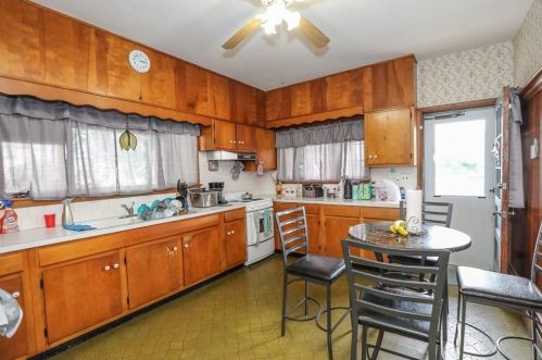 295 Merrimack St, Lawrence MA 01843-1404 exterior