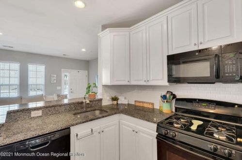 44 Kyle Dr, Tinton Falls NJ 07712-7535 exterior