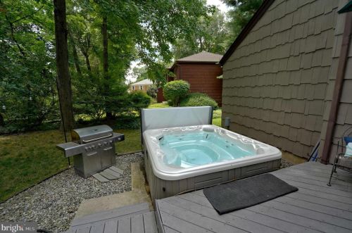 35 Woodlane Rd, Trenton NJ  08648-5543 exterior