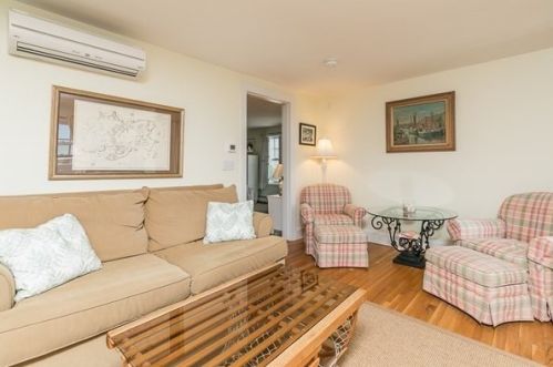 1 Main St, Rockport MA 01966-1513 exterior