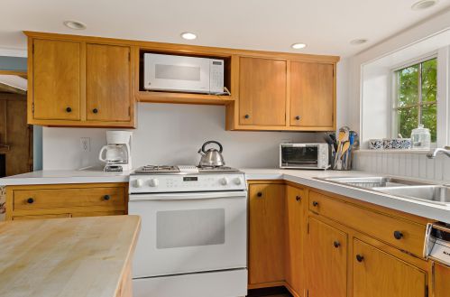 156 Chatham Bars Ave, Chatham MA 02633-2343 exterior