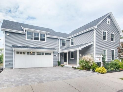 93 Gardner St, Newton, MA 02458-1439
