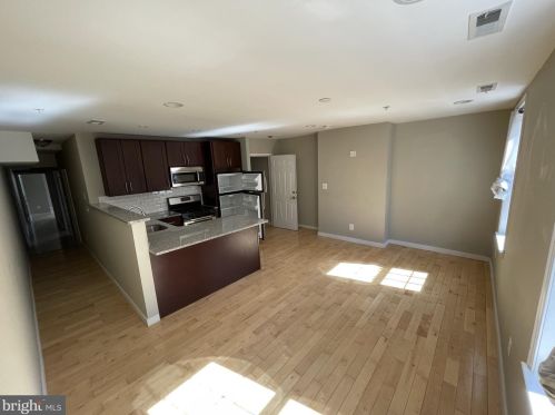 975 6th St, Philadelphia, PA 19123-1457