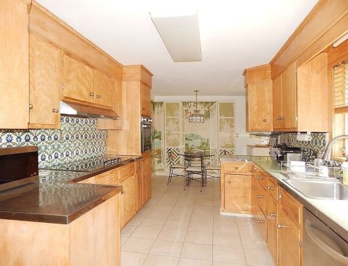 1551 Commonwealth Ave, Newton MA 02465-2800 exterior