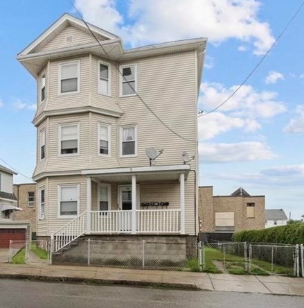 54 18th St, Fall River, MA 02723-1102
