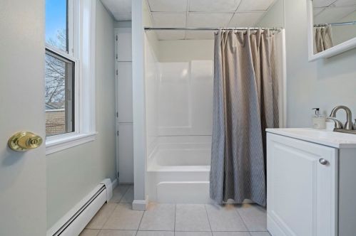 30 Hamlet St, Fall River MA 02724-3331 exterior