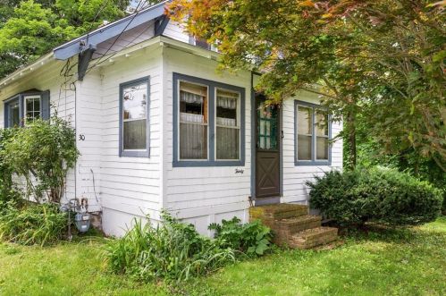 30 Grove St, Topsfield MA  01983-1710 exterior