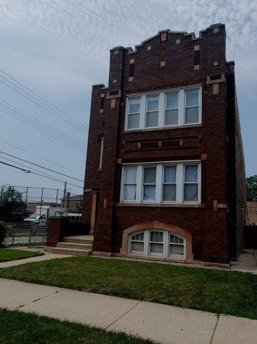 2126 Grove Ave, Forest View, IL 60402-1764