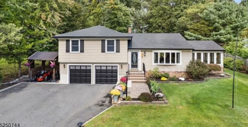 66 Lincoln St, East Hanover, NJ 07936-3702