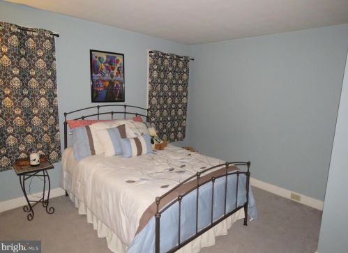 129 Progress Ave, West Deptford NJ 08096-1211 exterior