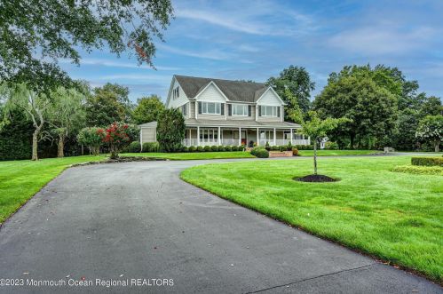 515 Seven Bridges Rd, Little Silver, NJ 07739-1742