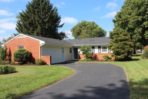 4321 Lynnbrook Dr, Louisville, KY 40220-3652