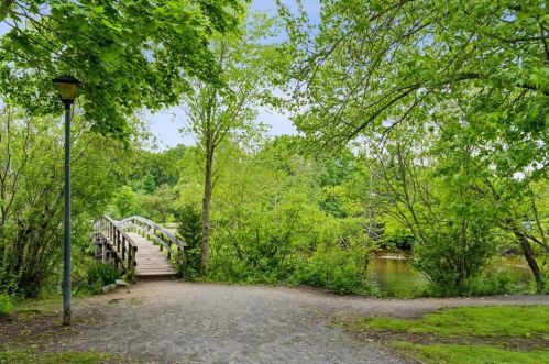 15 Margerie St, Plymouth MA 02360-3946 exterior