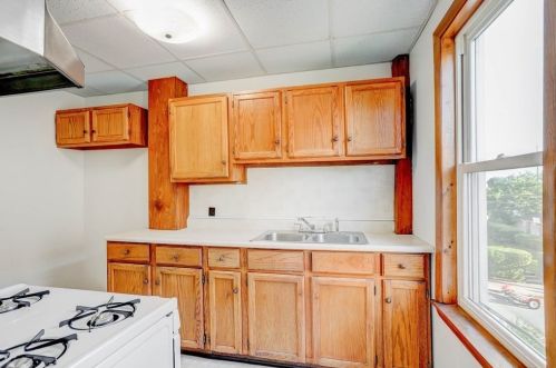 282 Sprague St, Fall River MA 02724-2719 exterior