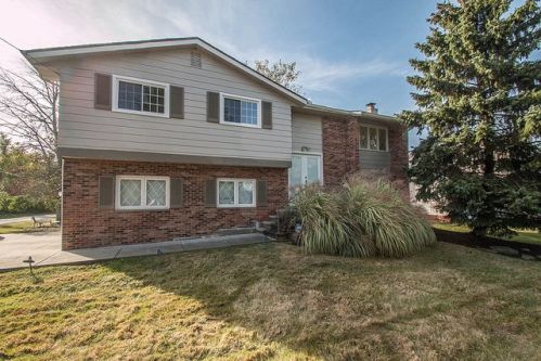 7244 Lamson Rd, Cleveland OH  44146-5805 exterior